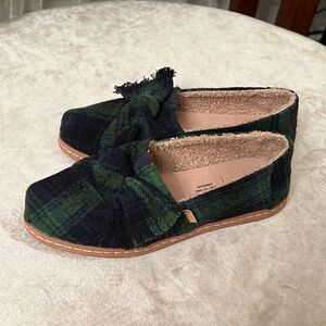 Tom’s Flannel Plaid Classic cozy Loafers Sz 6 EUC